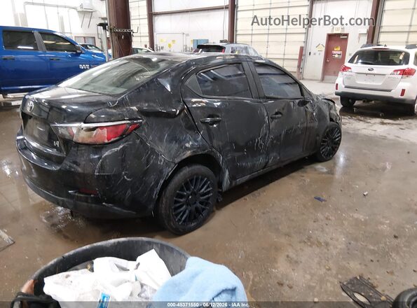 3MYDLBYV0JY320786 2018 TOYOTA YARIS IA Black უკანა მარჯვენა