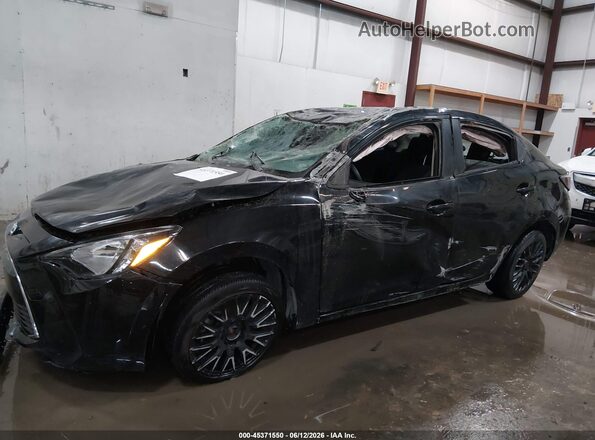 3MYDLBYV0JY320786 2018 TOYOTA YARIS IA Black ხელსაწყოთა პანელის ხედი