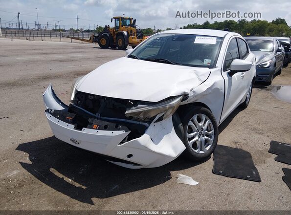 3MYDLBYV0JY326510 2018 TOYOTA YARIS IA White Առջևի ձախ երեք քառորդ տեսարան
