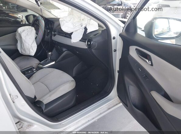 3MYDLBYV0KY507995 2019 TOYOTA YARIS Gray Widok wnętrza z przodu