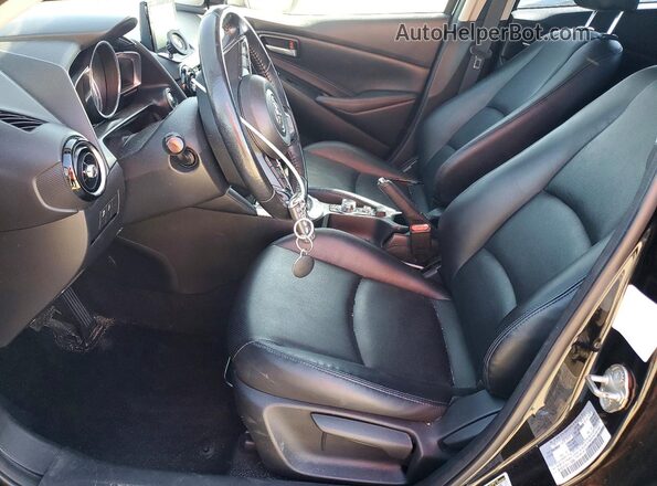 3MYDLBYV0KY519094 2019 TOYOTA YARIS Black Front interior view