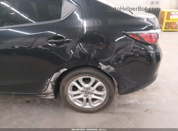 3MYDLBYV1HY151422 2017 TOYOTA YARIS IA Black Вид спереду