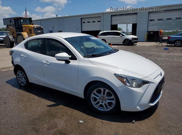 3MYDLBYV1HY183447 2017 TOYOTA YARIS White Delantero derecho