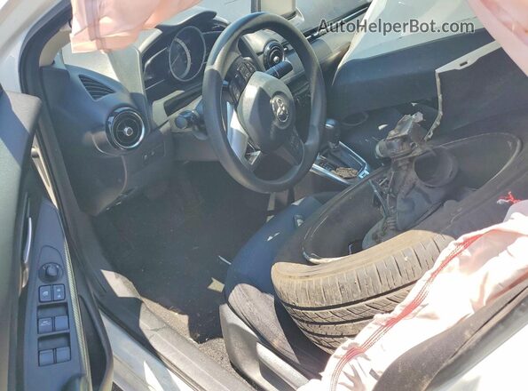 3MYDLBYV1HY183447 2017 TOYOTA YARIS White Vista del salpicadero