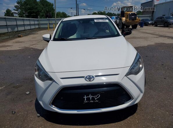 3MYDLBYV1HY183447 2017 TOYOTA YARIS White Vista frontal