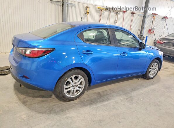 3MYDLBYV1HY185392 2017 TOYOTA YARIS Синий Задняя правая четверть