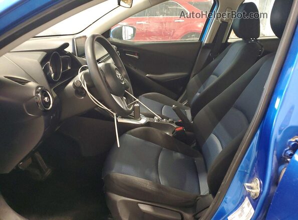 3MYDLBYV1HY185392 2017 TOYOTA YARIS Синий Вид салона спереди