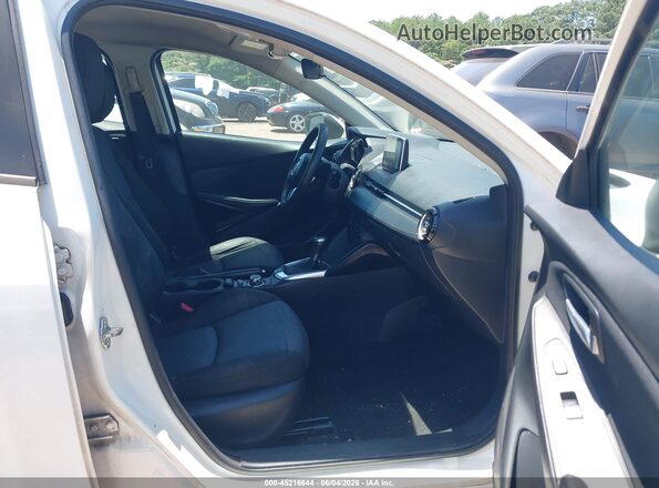 3MYDLBYV1JY330050 2018 TOYOTA YARIS IA Белый Вид салона спереди