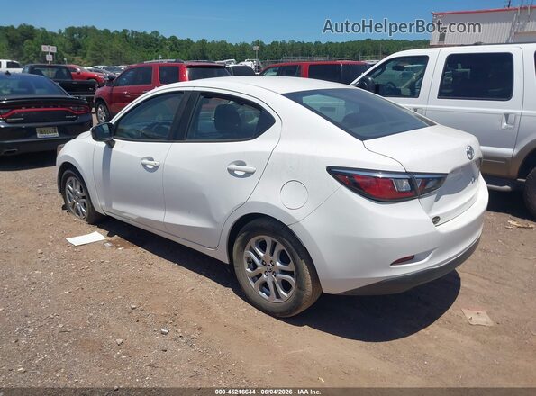 3MYDLBYV1JY330050 2018 TOYOTA YARIS IA Белый Задняя левая четверть