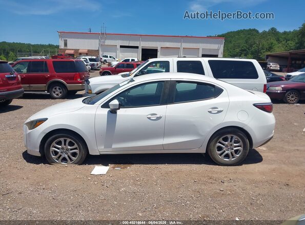 3MYDLBYV1JY330050 2018 TOYOTA YARIS IA Белый Панорамный вид салона 360°
