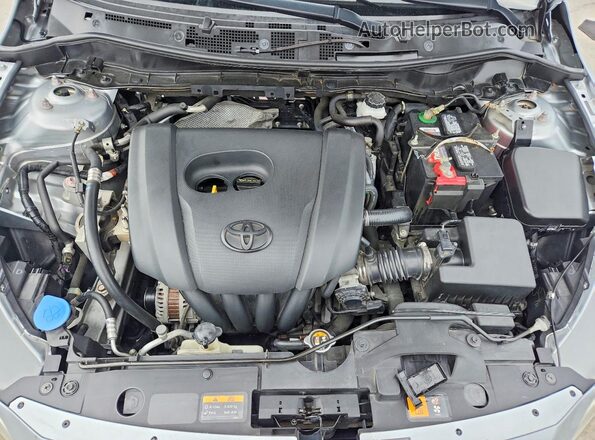 3MYDLBYV1JY331778 2018 TOYOTA YARIS Серебряный Вид задней части салона