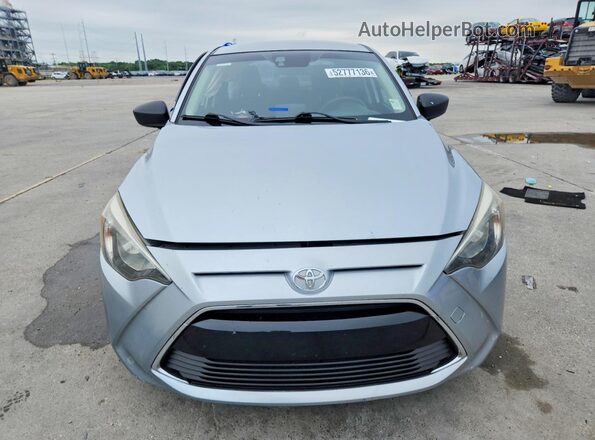 3MYDLBYV1JY331778 2018 TOYOTA YARIS Серебряный Вид спереди
