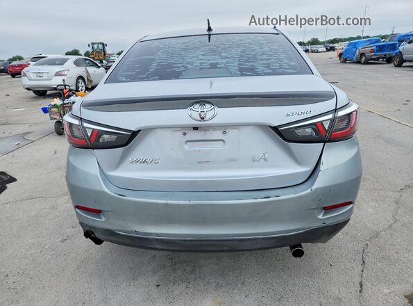 3MYDLBYV1JY331778 2018 TOYOTA YARIS Серебряный Вид сзади