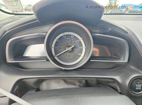 3MYDLBYV1JY331778 2018 TOYOTA YARIS Серебряный Вид щитка приборов
