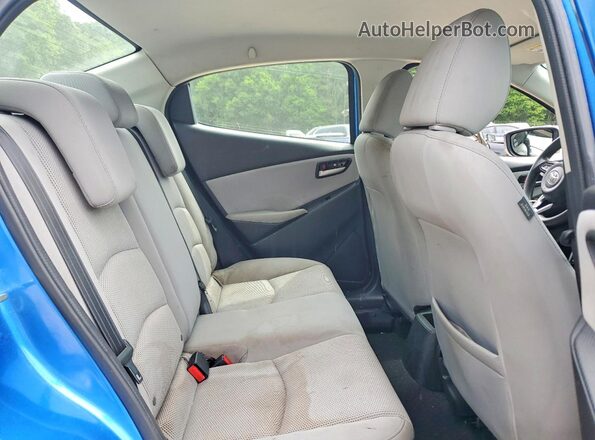 3MYDLBYV1KY522893 2019 TOYOTA YARIS Blue Widok tylnych siedzeń