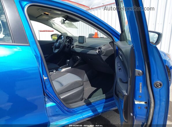 3MYDLBYV2HY175423 2017 TOYOTA YARIS IA Blue Вид салону спереду
