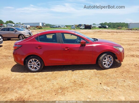 3MYDLBYV2JY306131 2018 TOYOTA YARIS IA Red Սալոնի հետևի տեսք