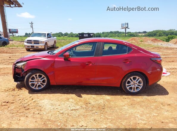 3MYDLBYV2JY306131 2018 TOYOTA YARIS IA Red Սալոնի 360 աստիճան տեսք