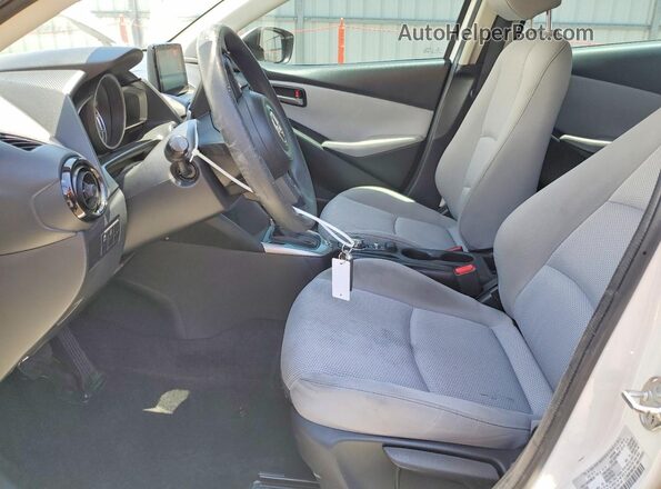 3MYDLBYV2KY505441 2019 TOYOTA YARIS White 