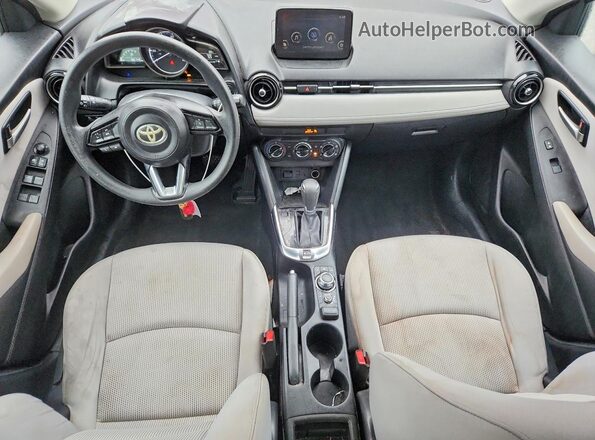 3MYDLBYV2KY511644 2019 TOYOTA YARIS Red Вид панелі приладів
