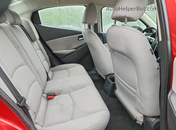 3MYDLBYV2KY511644 2019 TOYOTA YARIS Red Вид задніх сидінь