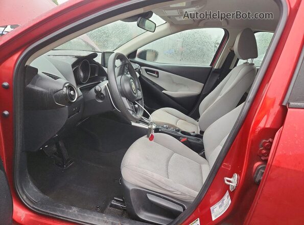 3MYDLBYV2KY511644 2019 TOYOTA YARIS Red Вид салону спереду