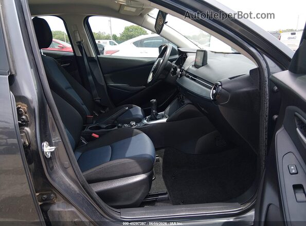 3MYDLBYV2KY513894 2019 TOYOTA YARIS Black Вид салону спереду