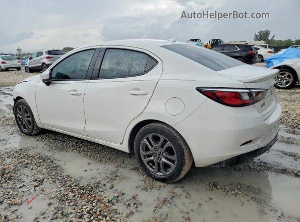 3MYDLBYV2KY519498 2019 TOYOTA YARIS White 