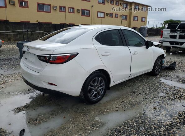 3MYDLBYV2KY519498 2019 TOYOTA YARIS White 