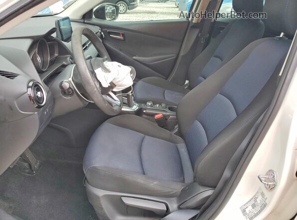 3MYDLBYV2KY519498 2019 TOYOTA YARIS White 