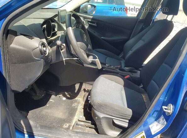 3MYDLBYV3HY171008 2017 TOYOTA YARIS Blue წინა სალონის ხედი