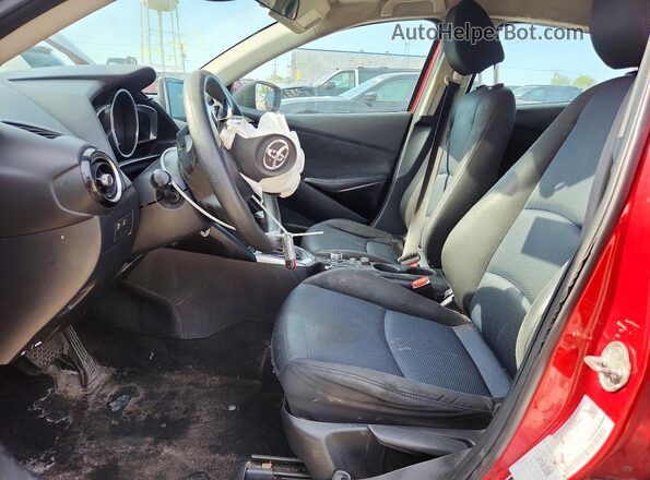 3MYDLBYV3HY171235 2017 TOYOTA YARIS Red Front interior view