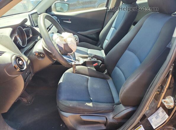 3MYDLBYV3HY179352 2017 TOYOTA YARIS Black Widok wnętrza z przodu