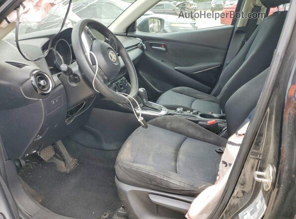 3MYDLBYV3HY182980 2017 TOYOTA YARIS Black Вид салону спереду