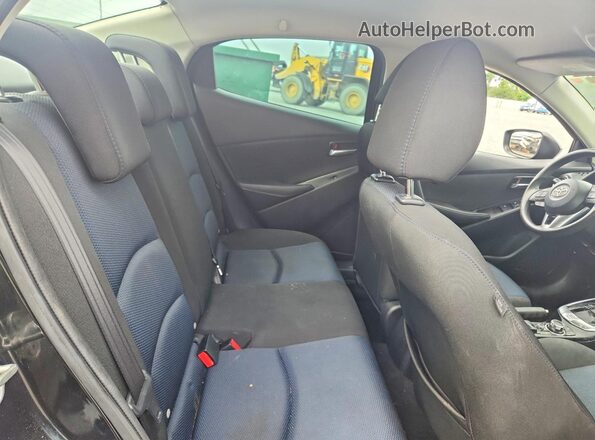 3MYDLBYV3JY313475 2018 TOYOTA YARIS Black Vista de los asientos traseros