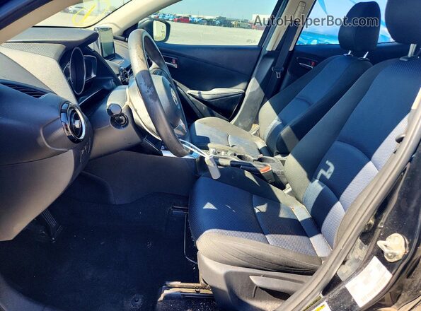 3MYDLBYV3JY313475 2018 TOYOTA YARIS Black Vista interior delantera