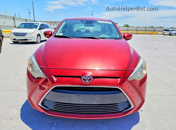 3MYDLBYV3JY323309 2018 TOYOTA YARIS Red Widok z przodu