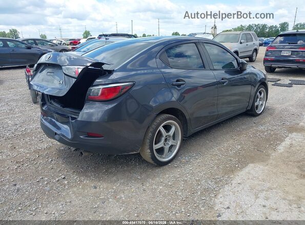 3MYDLBYV3JY324945 2018 TOYOTA YARIS IA Серый Задняя правая четверть