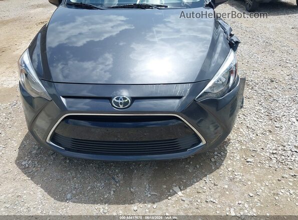 3MYDLBYV3JY324945 2018 TOYOTA YARIS IA Серый Вид спереди
