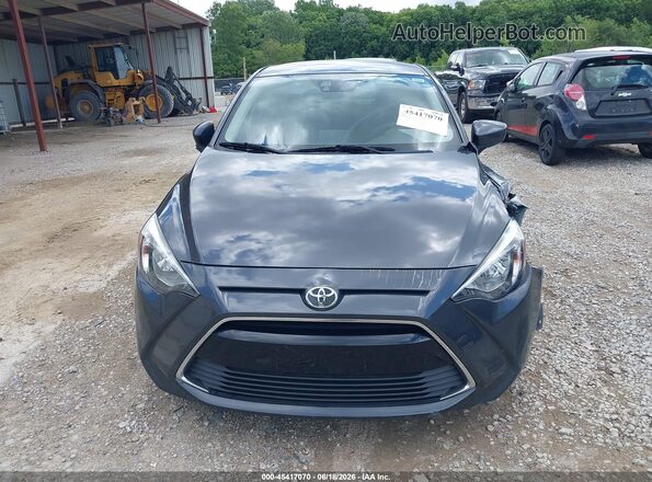 3MYDLBYV3JY324945 2018 TOYOTA YARIS IA Серый Вид щитка приборов