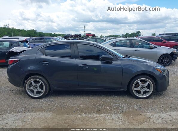 3MYDLBYV3JY324945 2018 TOYOTA YARIS IA Серый Вид задней части салона
