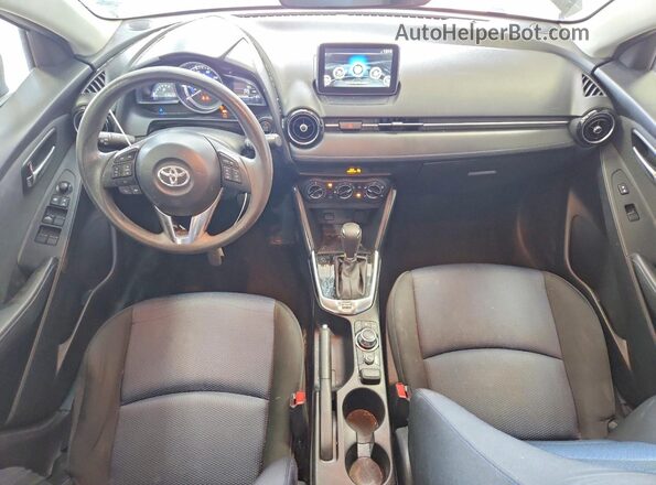 3MYDLBYV3JY326548 2018 TOYOTA YARIS Gray Dashboard view