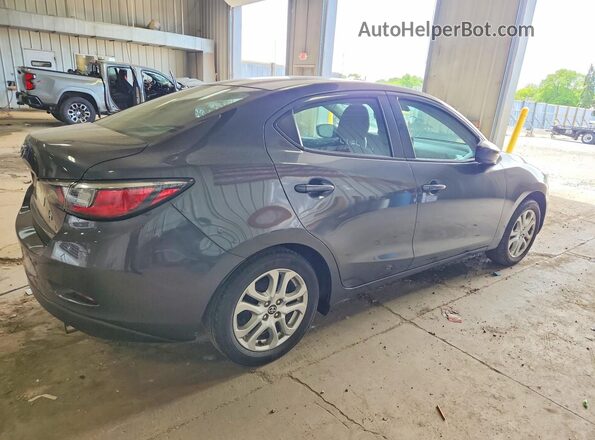 3MYDLBYV3JY326548 2018 TOYOTA YARIS Gray Rear right