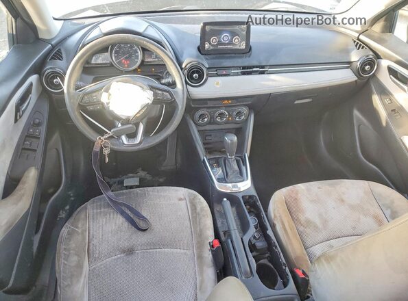 3MYDLBYV3KY502676 2019 TOYOTA YARIS Black Dashboard view