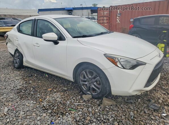3MYDLBYV3KY522894 2019 TOYOTA YARIS White 