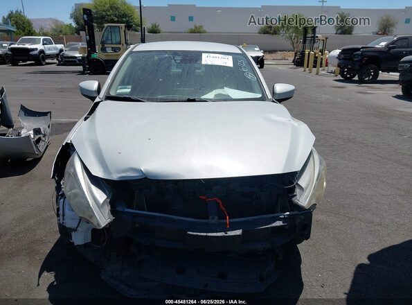 3MYDLBYV3KY523673 2019 TOYOTA YARIS White Սալոնի հետևի տեսք