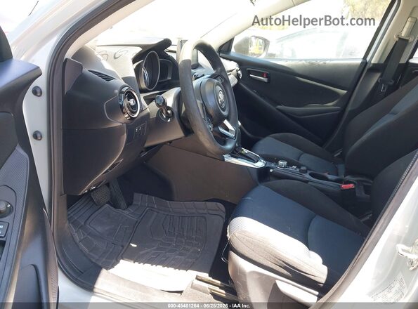 3MYDLBYV3KY523673 2019 TOYOTA YARIS White Սալոնի դիմացի տեսք