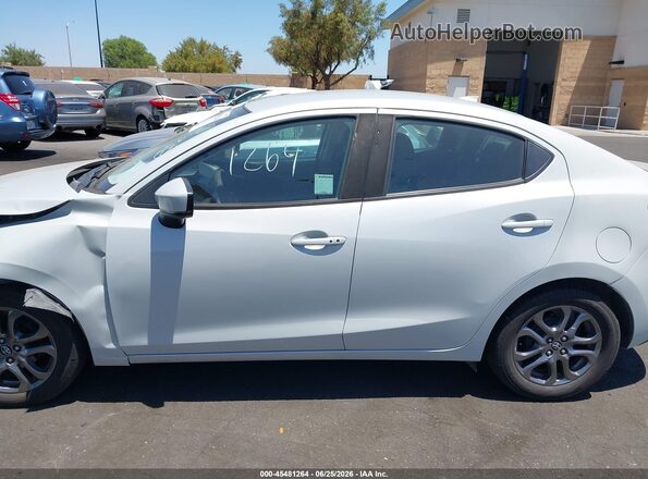 3MYDLBYV3KY523673 2019 TOYOTA YARIS White 