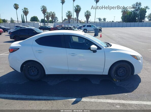 3MYDLBYV3KY524905 2019 TOYOTA YARIS White Rear interior view