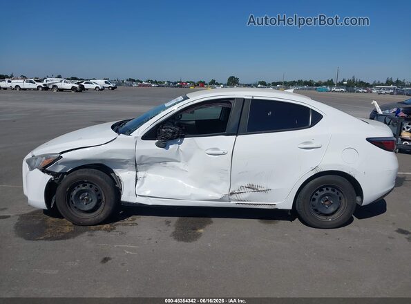 3MYDLBYV3KY524905 2019 TOYOTA YARIS White 360 interior view